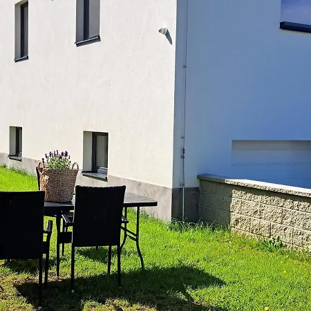 Vesela Lama U Nas Doma Апартаменты Baska